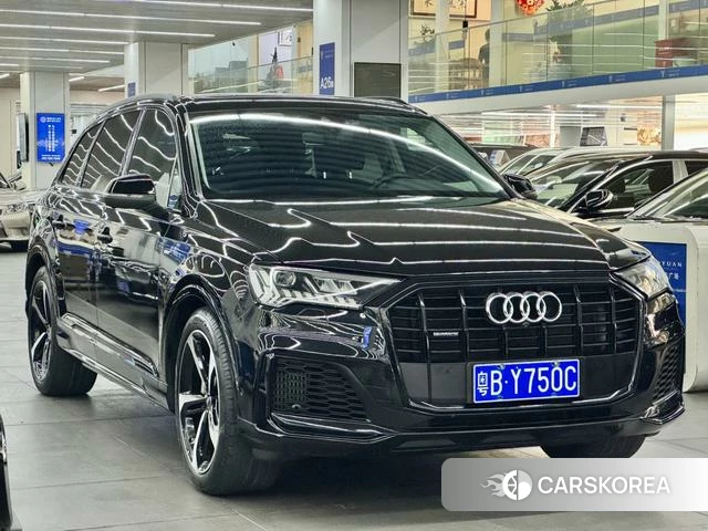 Audi Q7 2023 Черный из Китая, фото 4