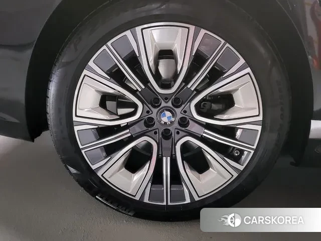 BMW 7 Series (G70) 2023 Черный из Кореи, фото 4