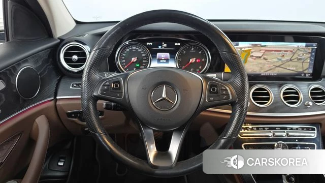 Mercedes-Benz E-Class W213 2018 Белый из Кореи, фото 4