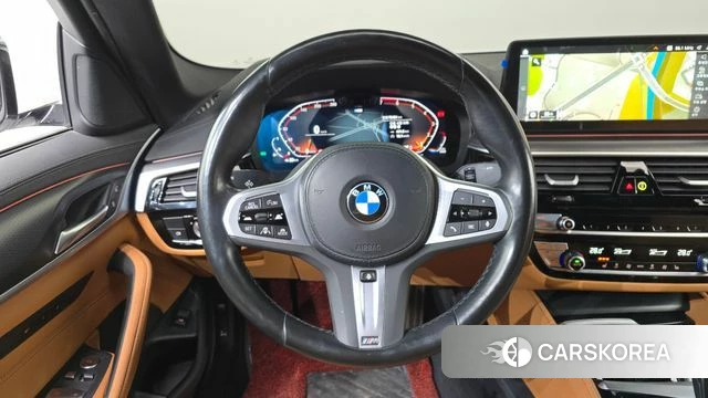 BMW 5 Series (G30) 2023 Белый из Кореи, фото 4