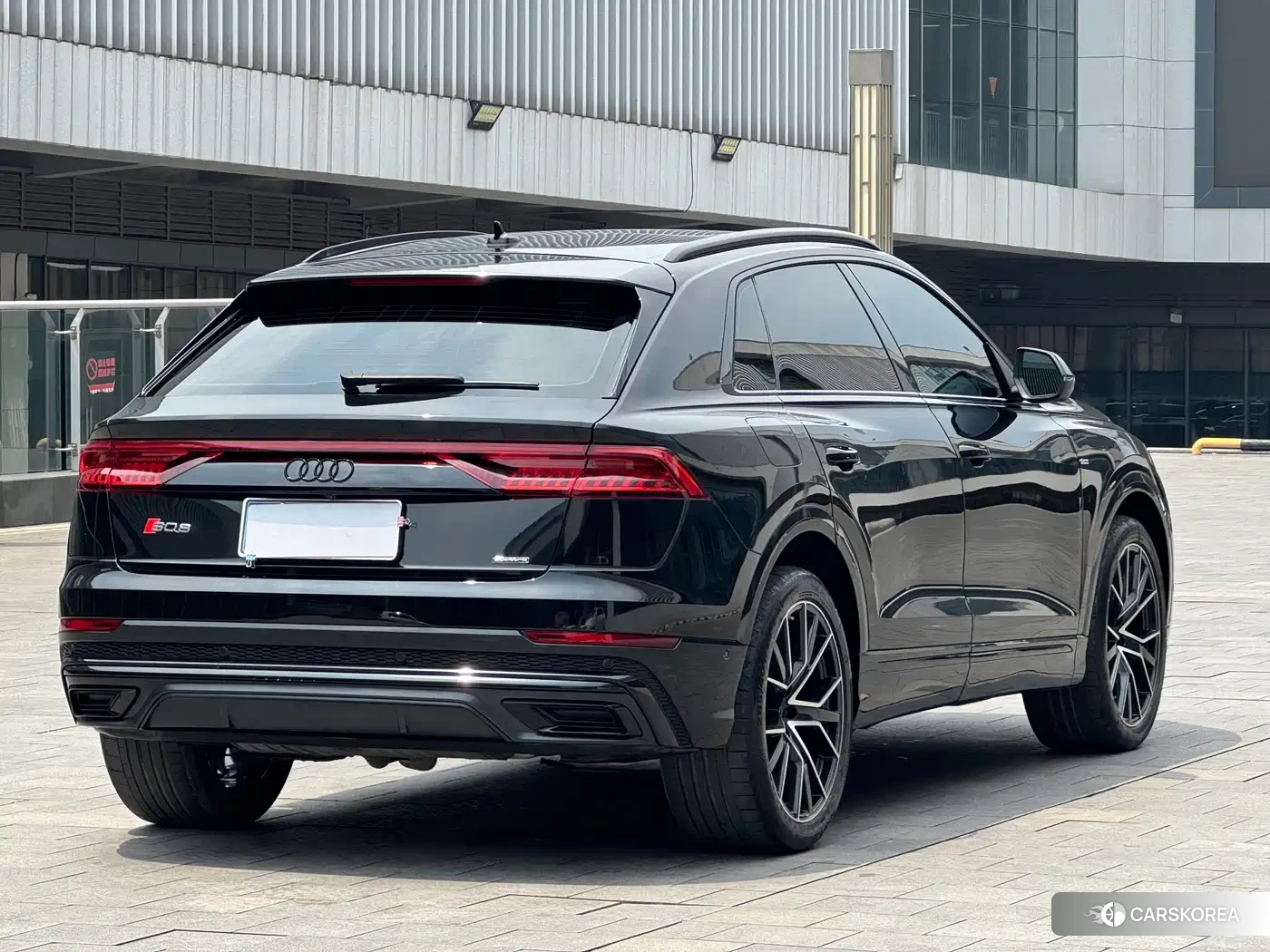 Audi Q8 2023 Черный из Китая, фото 4