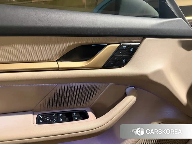 Porsche Taycan 2023 Белый из Кореи, фото 4