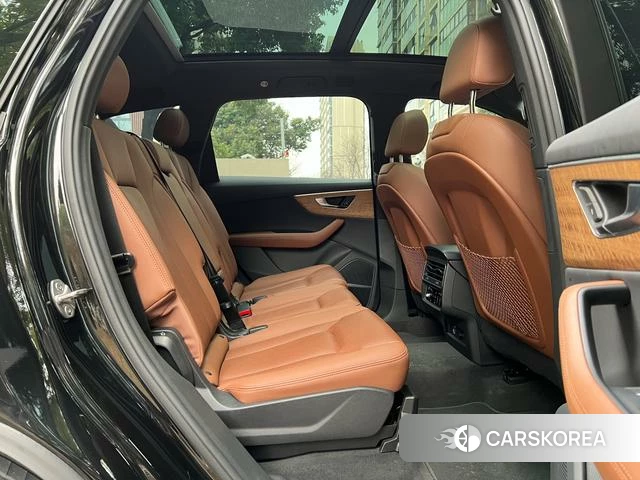 Audi Q7 2023 Черный из Китая, фото 4