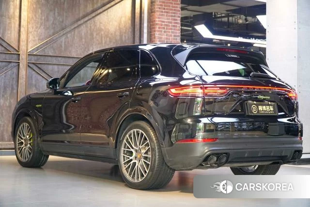 Porsche Cayenne E-Hybrid 2023 Черный из Китая, фото 4