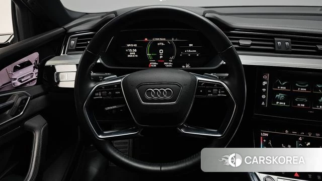 Audi e-Tron 2021 Черный из Кореи, фото 4