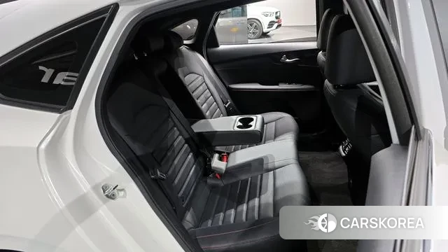 Kia The New K3 2nd generation 2023 Белый из Кореи, фото 4