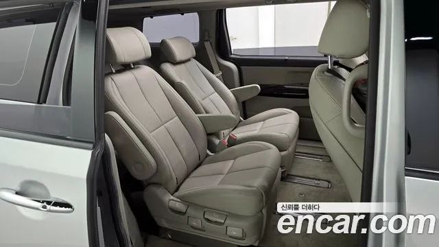 Kia The New Carnival 2018 Серебряный из Кореи, фото 4