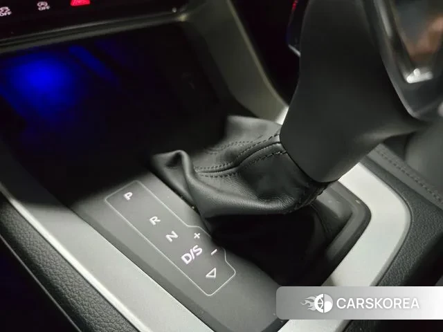 Audi Q3 (F3) 2025 Белый из Кореи, фото 4