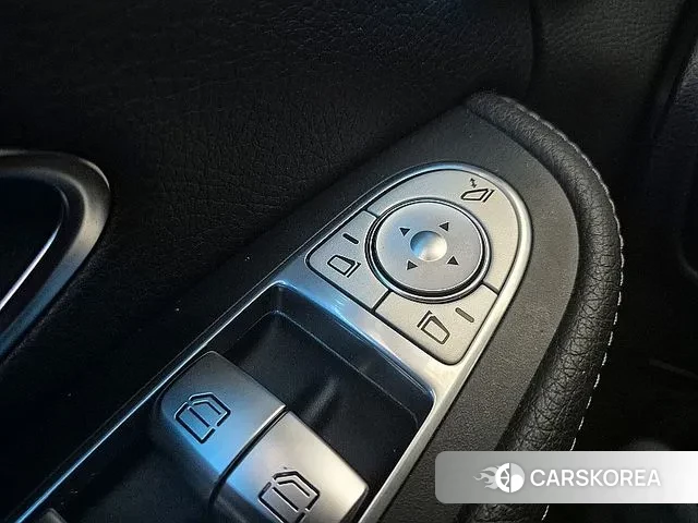 Mercedes-Benz C-Class W205 2018 Серебряный из Кореи, фото 4