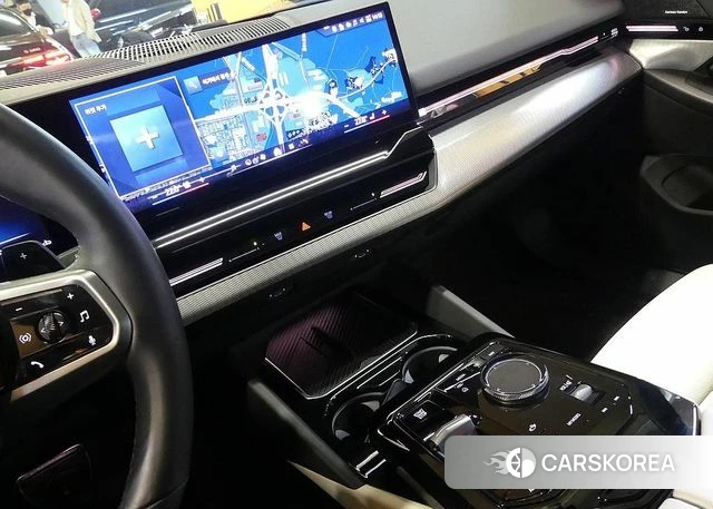 BMW 5 Series (G60) 2024 Серебристо-серый из Кореи, фото 4