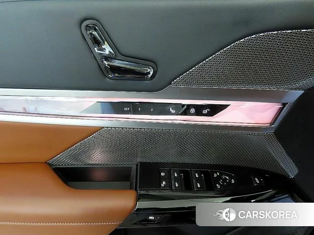 BMW 7 Series (G70) 2024 Черный из Кореи, фото 4