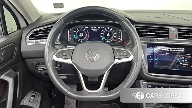 Volkswagen Tiguan Allspace 2023 Белый из Кореи, фото 4