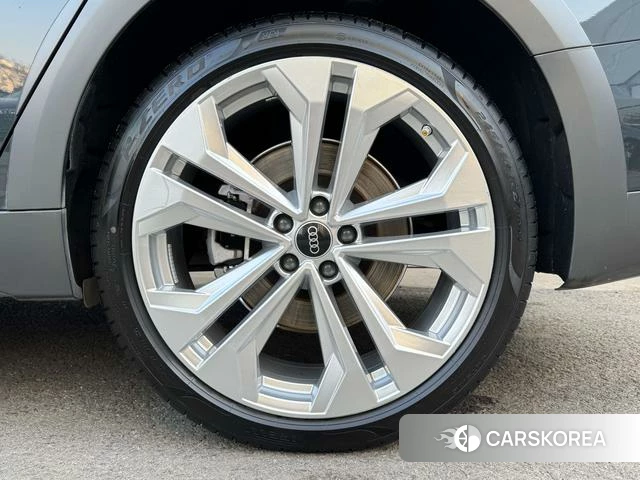 Audi A6 (import) 2022 Черный из Китая, фото 4
