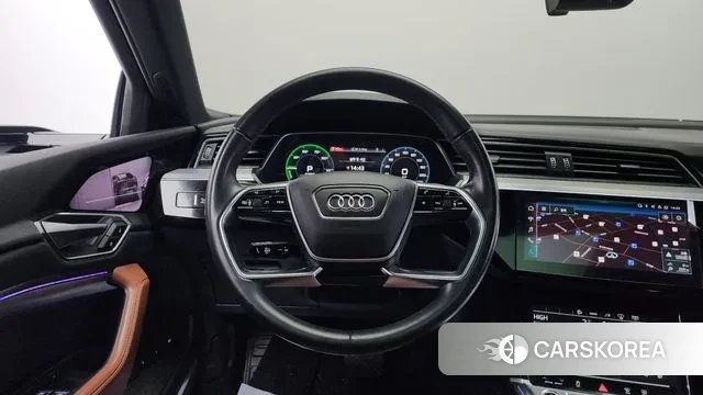 Audi e-Tron 2021 Черный из Кореи, фото 4