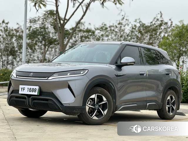 BYD Yuan UP 2025 Темно-серый из Китая, фото 4