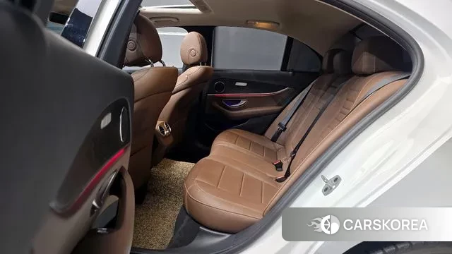 Mercedes-Benz E-Class W213 2018 Белый из Кореи, фото 4