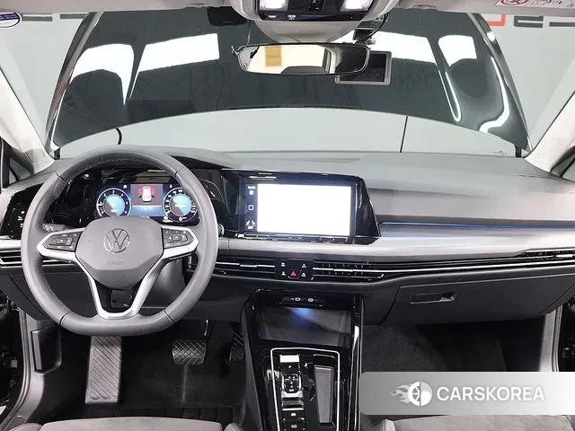 Volkswagen Golf 8th Generation 2024 Черный из Кореи, фото 4