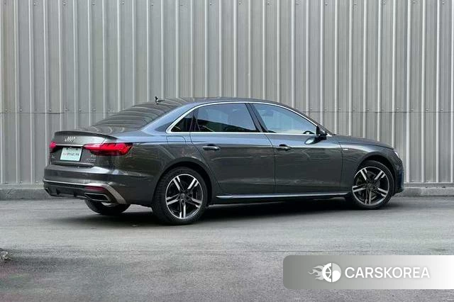 Audi A4L 2021 Темно-серый из Китая, фото 4