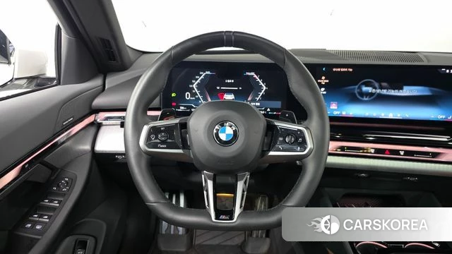 BMW 5 Series (G60) 2024 Белый из Кореи, фото 4