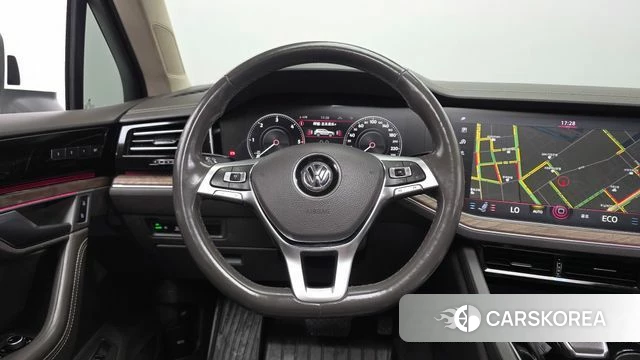 Volkswagen Touareg 3rd generation 2020 Белый из Кореи, фото 4