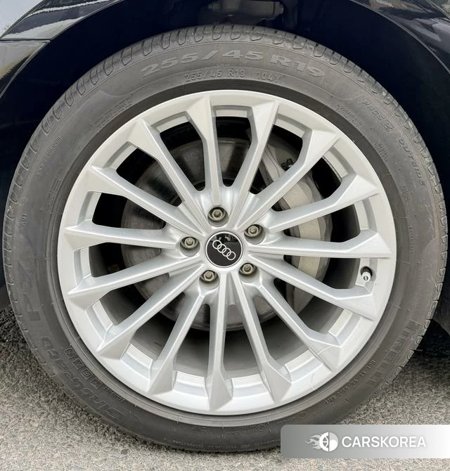Audi A8 2021 Черный из Китая, фото 4