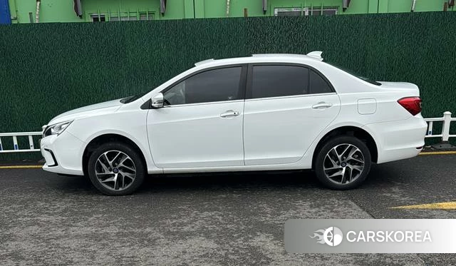BYD Qin Yu 2018 Белый из Китая, фото 4