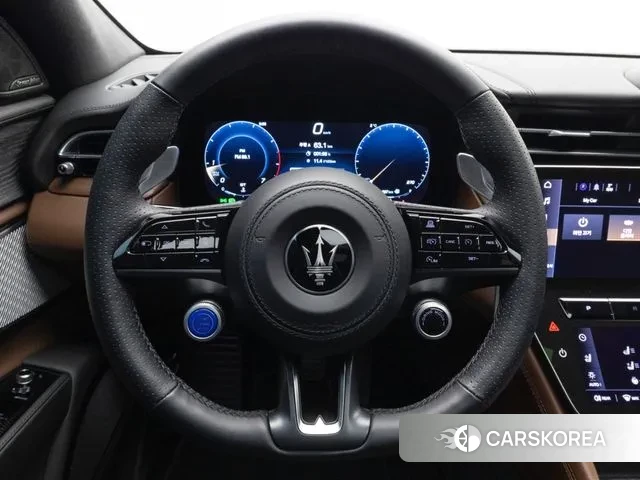 Maserati Grecale 2024 Светло-серебряный цвет из Кореи, фото 4