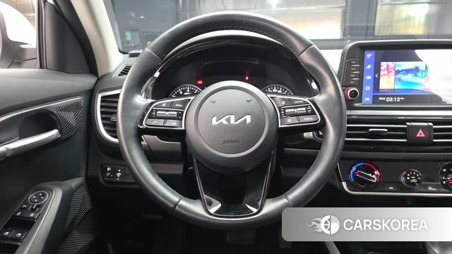 Kia Seltos 2022 Белый из Кореи, фото 4