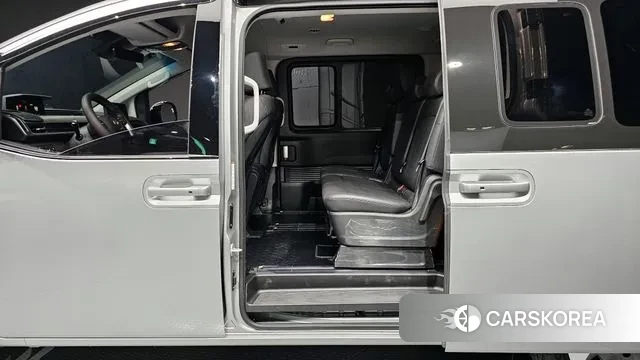 Hyundai Staria 2025 Серебряный из Кореи, фото 4