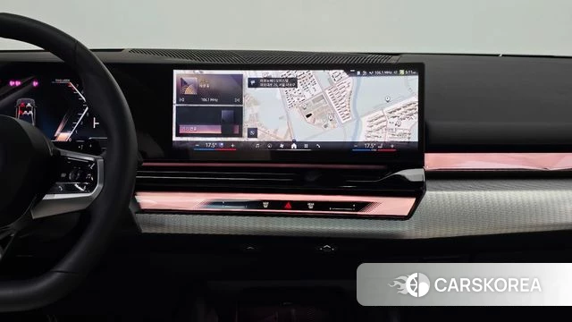 BMW 5 Series (G60) 2025 Светло-серебряный цвет из Кореи, фото 4