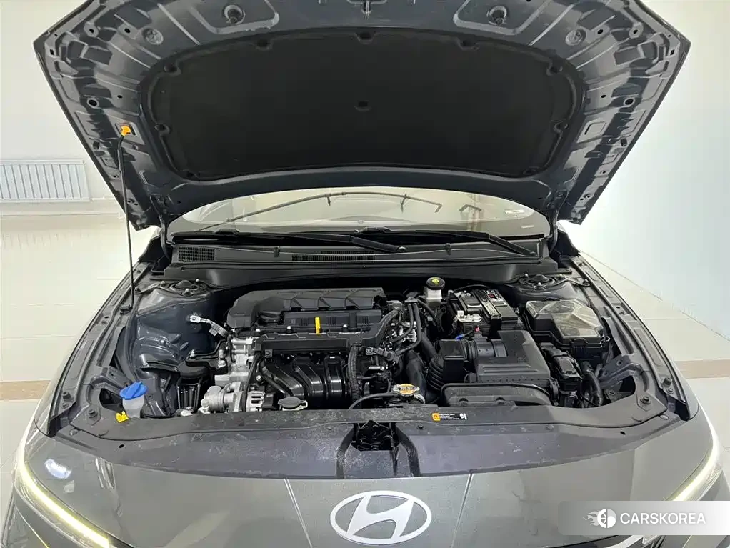 Hyundai Elantra 2023 Silver/gray из Китая, фото 4