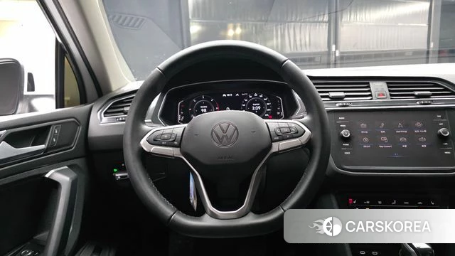 Volkswagen Tiguan second Generation 2022 Белый из Кореи, фото 4