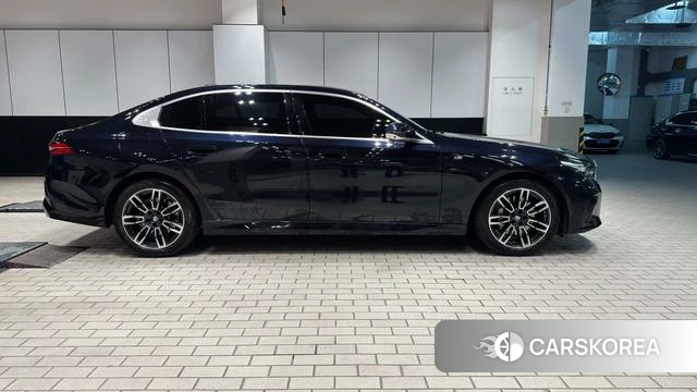 BMW 5 series 2024 Черный из Китая, фото 4
