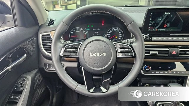 Kia Seltos 2022 Белый из Кореи, фото 4