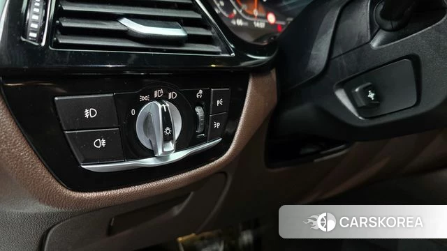 BMW 5 Series (G30) 2020 Белый из Кореи, фото 4