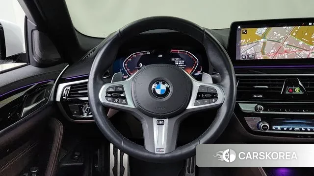 BMW 5 Series (G30) 2023 Белый из Кореи, фото 4