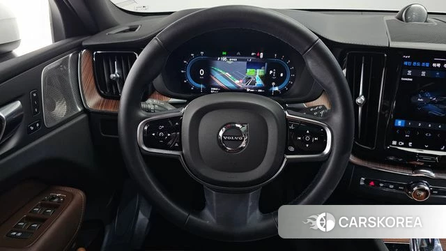 Volvo XC60 second Generation 2023 Белый из Кореи, фото 4