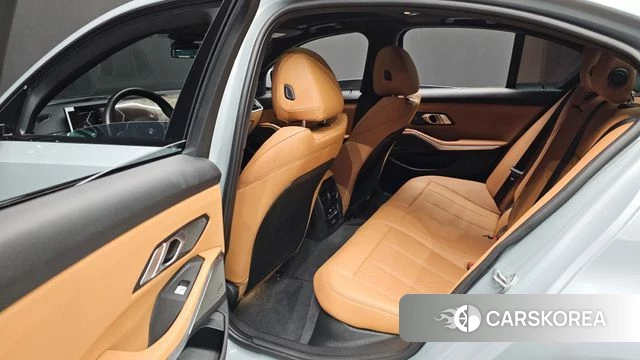 BMW 3 Series (G20) 2024 Серебристо-серый из Кореи, фото 4