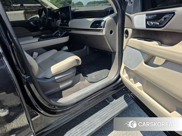 Lincoln Navigator 4th generation 2022 Черный из Кореи, фото 4