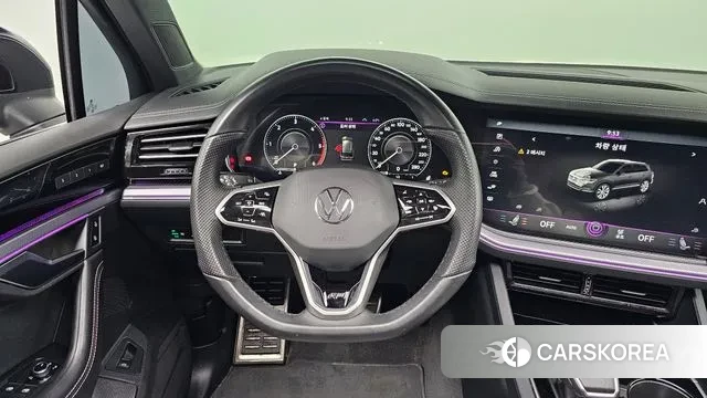 Volkswagen Touareg 3rd generation 2021 Черный из Кореи, фото 4