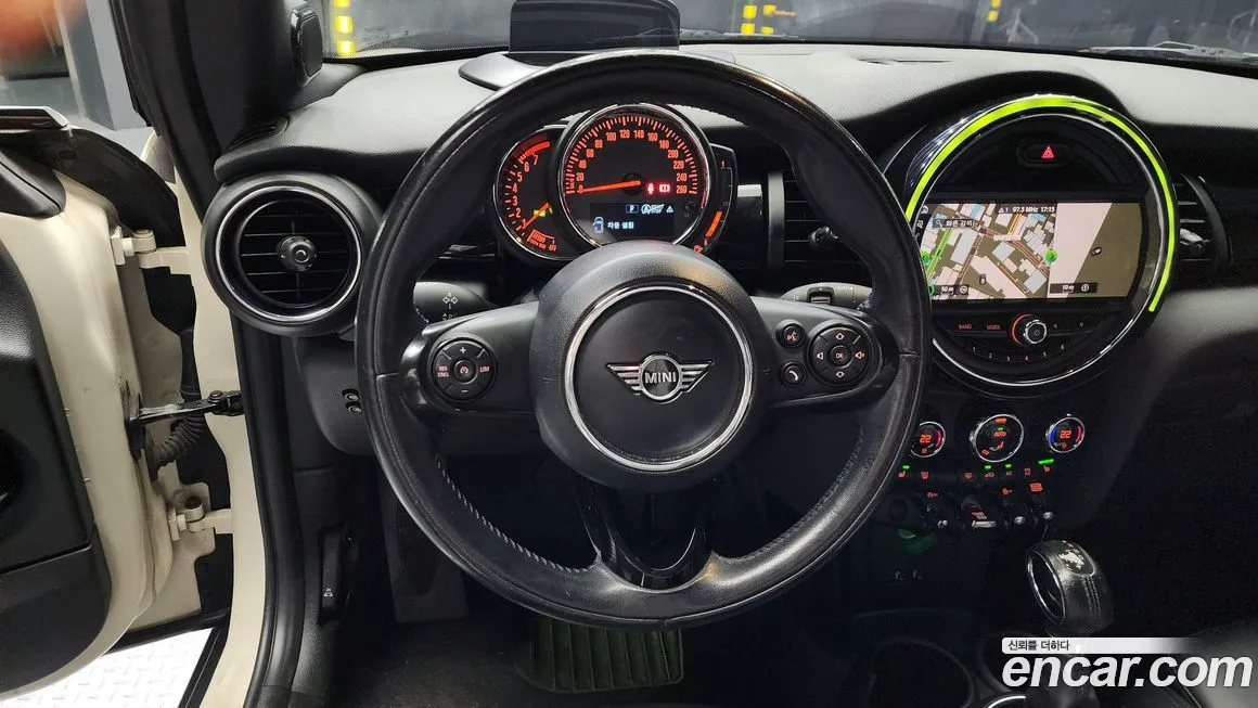 Mini Cooper Convertible 2019 Жемчужный цвет из Кореи, фото 4