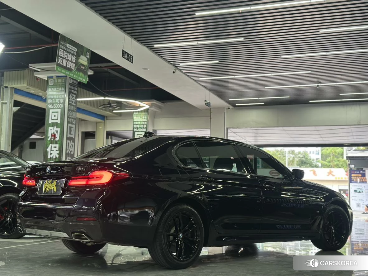 BMW 5 series 2021 Черный из Китая, фото 4