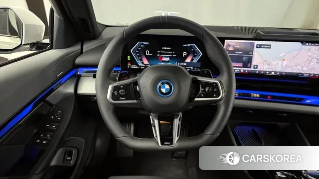 BMW 5 Series (G60) 2025 Белый из Кореи, фото 4