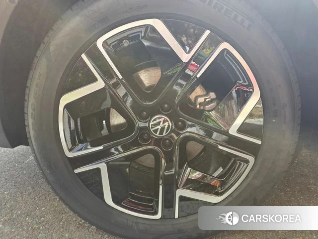 Volkswagen Touareg 3rd generation 2025 Белый из Кореи, фото 4