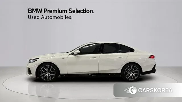 BMW 5 Series (G60) 2023 Белый из Кореи, фото 4