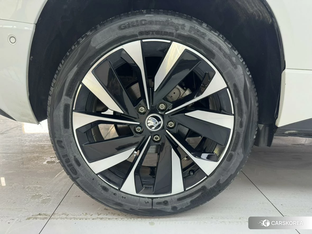 Skoda Krok 2023 Белый из Китая, фото 4