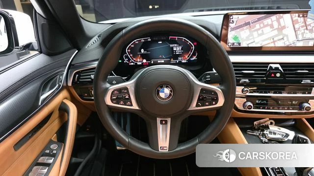 BMW 5 Series (G30) 2023 Белый из Кореи, фото 4