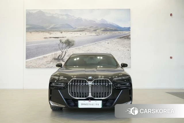 BMW i7 2025 Черный из Китая, фото 4