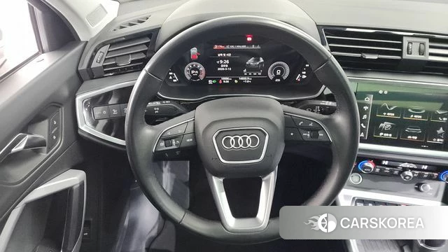 Audi Q3 (F3) 2024 Серый из Кореи, фото 4