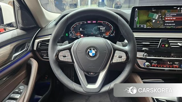 BMW 5 Series (G30) 2023 Белый из Кореи, фото 4